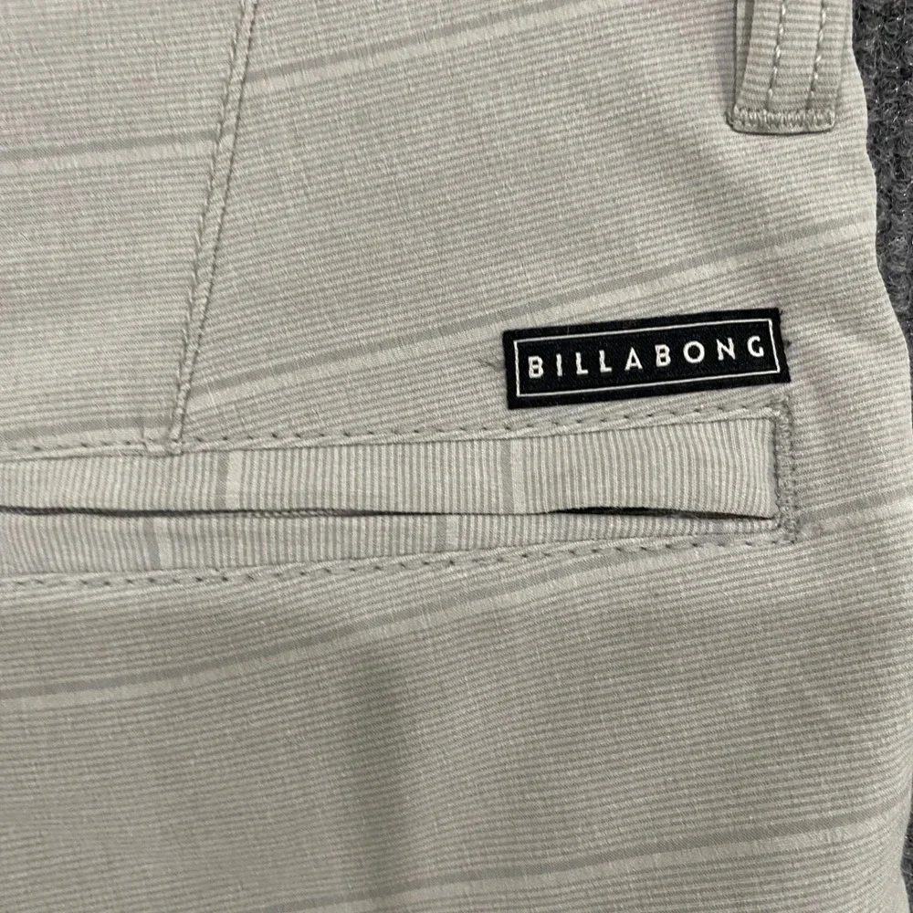 Billabong Submersibles Crossfire Hybrid Shorts Gray Mens 30 M205NBCS Quick Dry